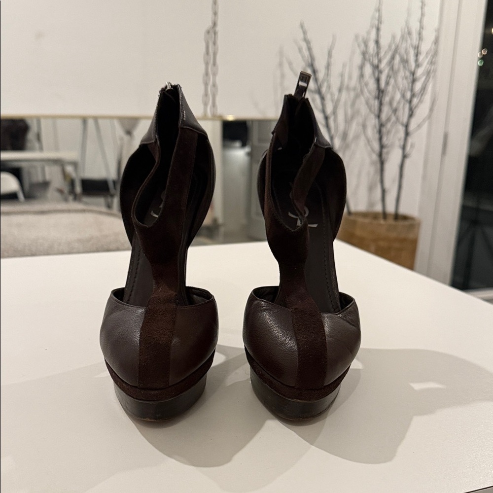 Elegant  Yves Saint Laurent Brown Leather  Pumps